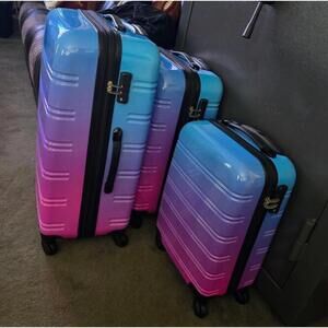 Luggage set